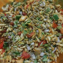 A picture of Sprouts & Murmura diet bhel.