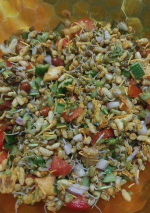 A picture of Sprouts & Murmura diet bhel.