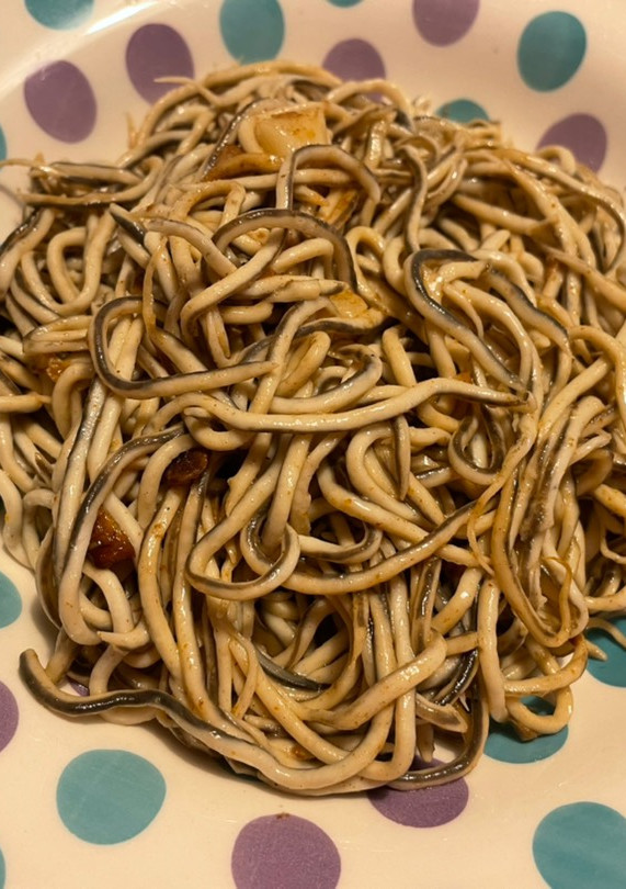 Una foto de Gulas al ajillo