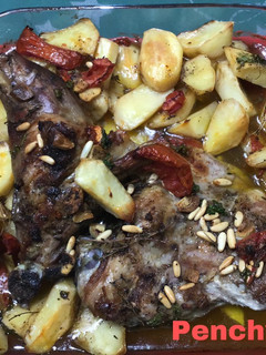 Una foto de Paletilla de cordero en asado de casa