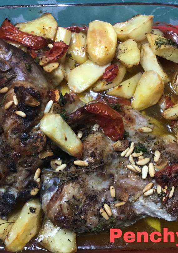 Una foto de Paletilla de cordero en asado de casa