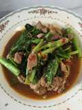 คะน้าหมูชิ้นแบบวัยเด็กน้อย