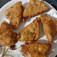 A picture of Bread pakoda.