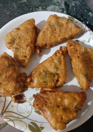 A picture of Bread pakoda.