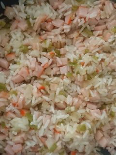 Una foto de Arroz con cerdo adobado