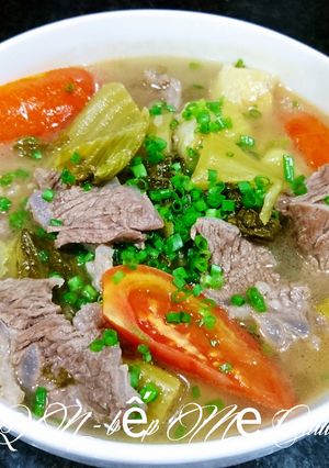 Hình của món Canh dưa cải nấu nạm bò.
