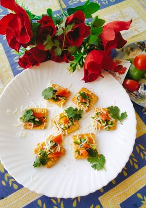 A picture of Creamy cracker pizza 😋😋(Indian veg pizza creamy crackers).