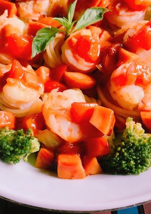 รูปของ สปาเกตตีกุ้งไส้กรอกซอสมะเขือเทศ