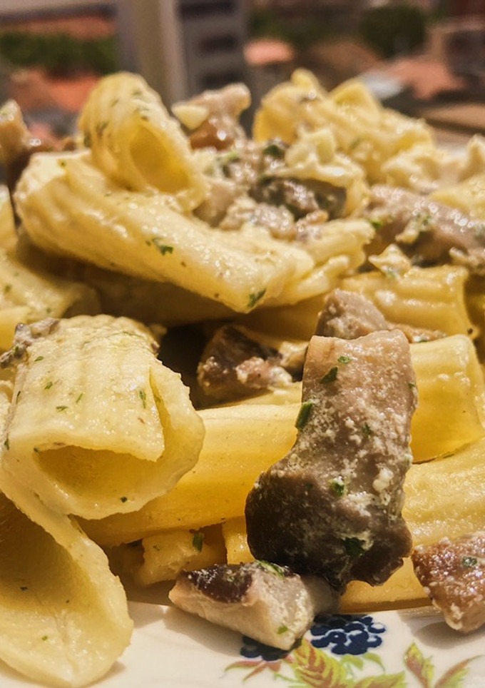 Una foto de Pasta cremosa con setas 🍝