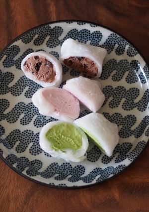 A picture of MOCHI ice creams.