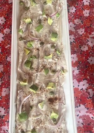 Una foto de Tiradito de Reineta con Salsa de Tomillo e Hinojo