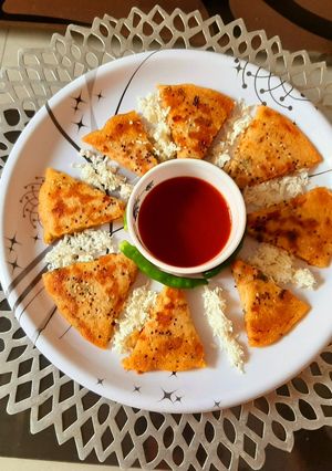A picture of Mix vegetable Suji pancake.
