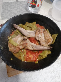 Una foto de 368. Paletillas de Conejo con judía verde y tomate