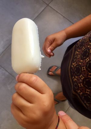 Una foto de Picolé de coco facilísimo en molde Lékué