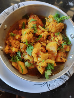 गोभी आलू की सब्जी (बिना प्याज़ लहसुन की) (gobi aloo ki sabji bina peyaj lehsun ki recipe in Hindi) रेसिपी मुख्य फोटो
