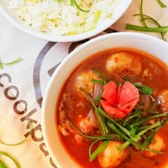 A picture of Sweet and sour chicken meatballs.
