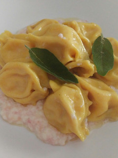 Foto di "caramelle" di pasta con prosciutto cotto e stracchino