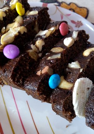 A picture of Choco Oreo dry fruit cake.
