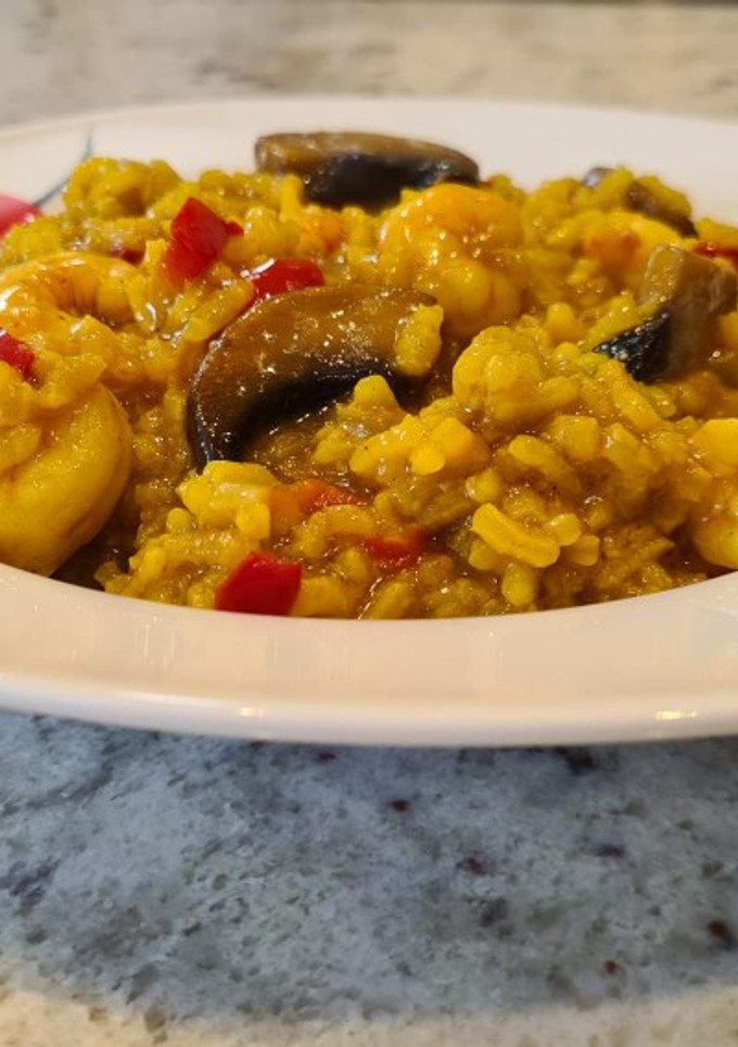 Una foto de Arroz con gambas y champiñones