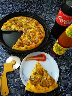 তন্দুরি চিকেন পিৎজা (Tandoori Chicken Pizza recipe in Bengali) রেসিপির প্রধান ছবি