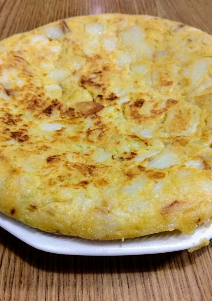 Una foto de Tortilla de patata y harina de garbanzo sin huevo