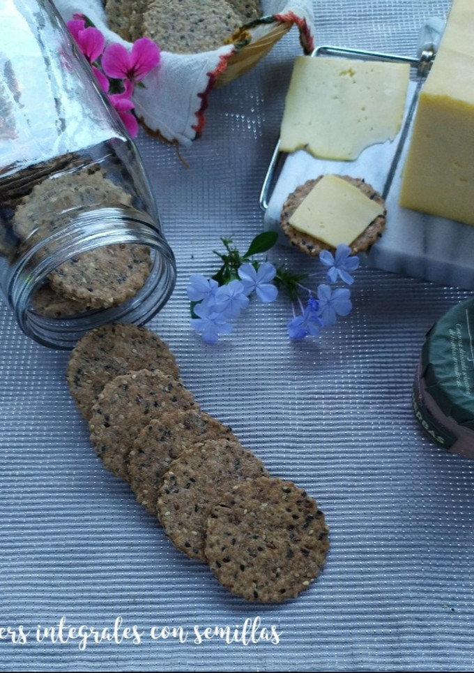 Una foto de Crackers integrales con semillas