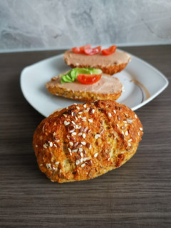 Sokmagvas rusztikus zsemle recept fotója