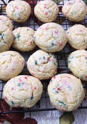 A picture of Cake Mix Birthday Cake CookiesOr Holiday cake cookies.