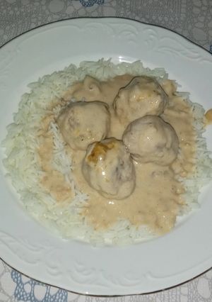 Una foto de Albóndigas de pollo con el sofrito en su interior