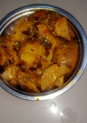 बैंगन आलू की सब्जी(baingun aloo ki sabzi recipe in hindi) रेसिपी मुख्य फोटो