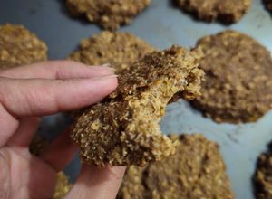 Una foto de Galletas de Manzana y Avena con Azúcar Mascabo
