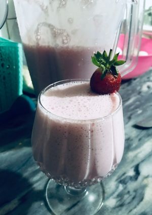A picture of Strawberry shake.