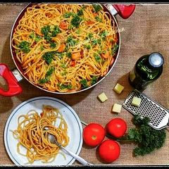 Spaghetti in tomato sauce A picture of Spaghetti in tomato sauce.