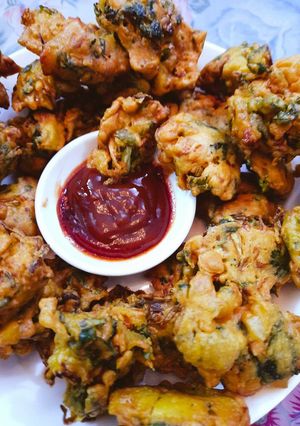 A picture of Mix vegetable pakoray.