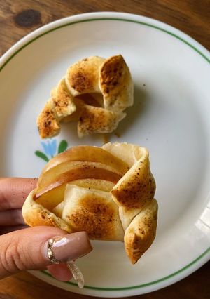 Una foto de Mini trenza de hojaldre rellena con manzana