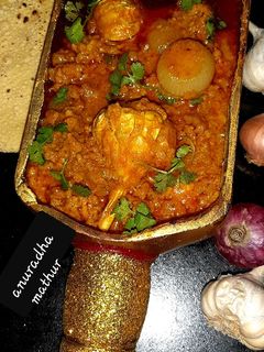 साबुत लहसुन प्याज़ वाला मटन (sabut lahsun pyaz wala mutton recipe in hindi) रेसिपी मुख्य फोटो