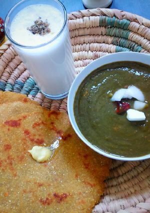 A picture of Makki ki roti Sarso da saag.