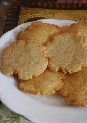 A picture of Semolina mathri.