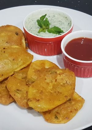 A picture of Crispy Aaloo pakoray.