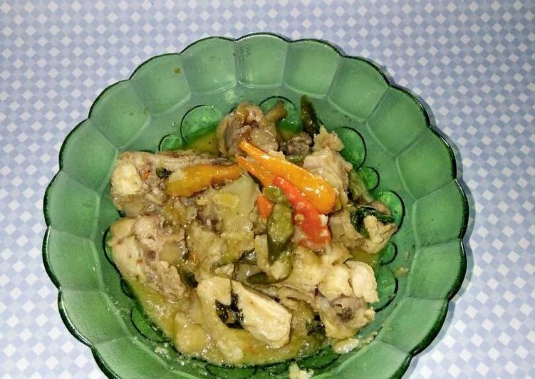 Resep Garang asem ayam tanpa bungkus daun pisang dan blimbing wuluh oleh mega ashadila - Cookpad