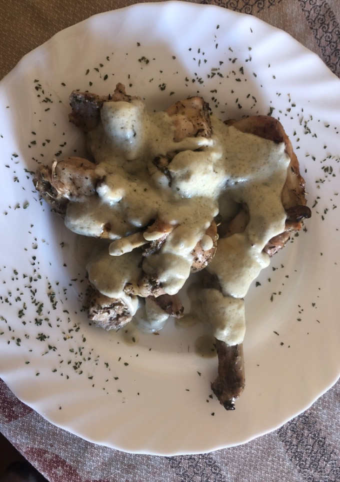 Una foto de 377. Conejo asado con salsa gorgonzola (principal carne)