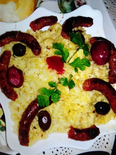 صورة لوصفة مقارونة لولبية بالمرقاز(نقانق)🌭