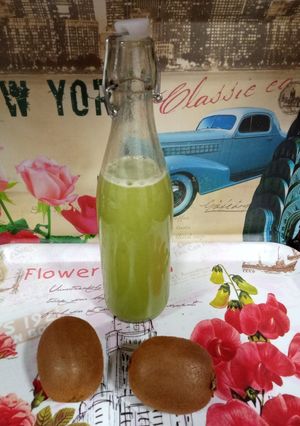 Una foto de Zumo de piña, manzana y kiwi 🍍🍏🥝