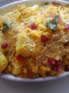 बटाटा पोहा (Batata poha recipe in hindi) रेसिपी मुख्य फोटो