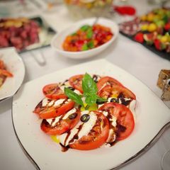 A picture of Tomato mozzarella salad 🍅.