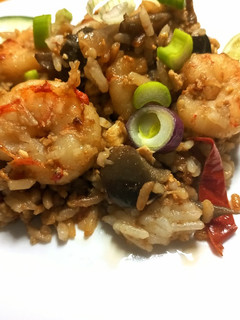 Una foto de Arroz Frito con Langostinos al Estilo Tailandés