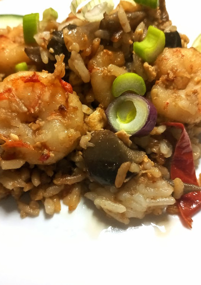Una foto de Arroz Frito con Langostinos al Estilo Tailandés