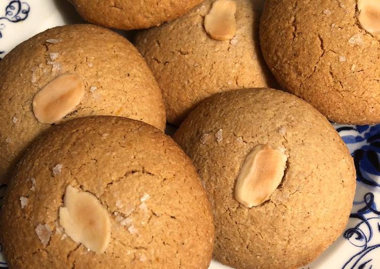 Chewy orange and tahini cookies - vegan