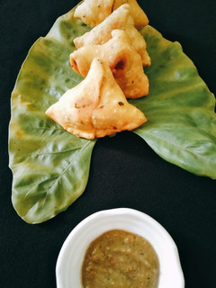 समोसा (samosa recipe in hindi) रेसिपी मुख्य फोटो