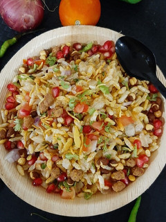 विदर्भ स्पेशल कच्चा चिवडा (kachha chivda recipe in marathi) रेसिपी चे मुख्य फोटो